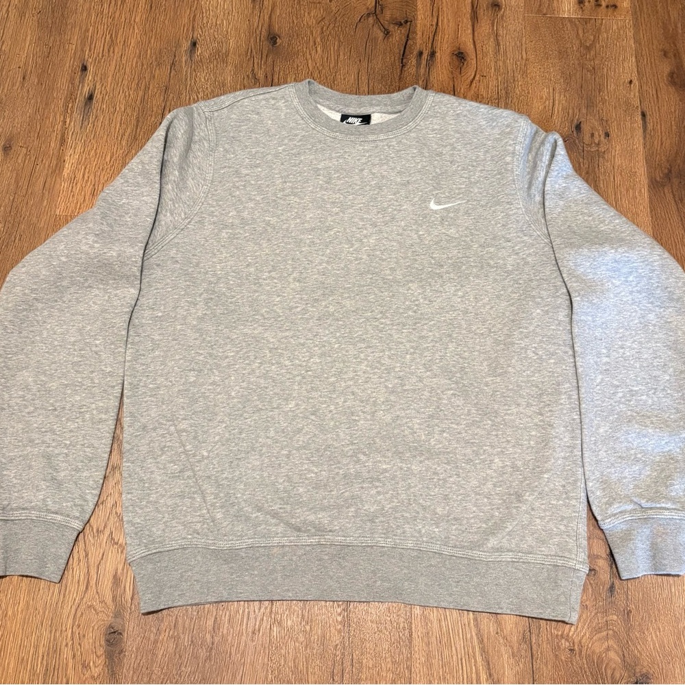 Nike Men's Light Gray Crewneck Sweater